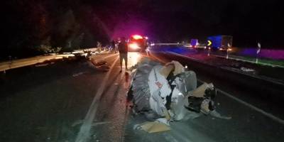 Gaz pedalı takılı kalan TIR dehşet saçtı; 1 ölü