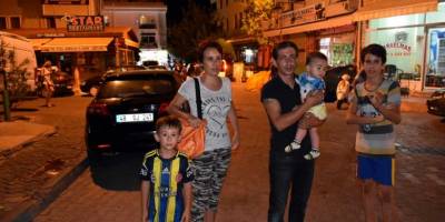 Art arda deprem olan ilçede halk geceyi sokakta geçirdi