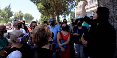 İzmirli bir grup depremzede, Çevre ve Şehircilik İl Müdürlüğüne dilekçe verdi