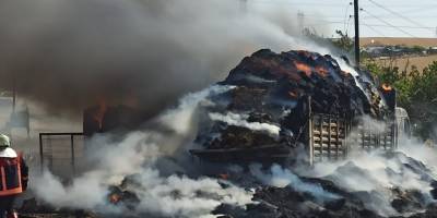 Saman yüklü kamyon alevlere teslim oldu