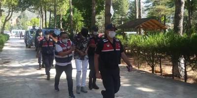 Denizli'de telefon dolandırıcılığından gözaltına alınan zanlılardan ikisi tutuklandı