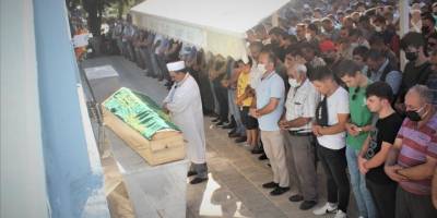 İzmir'de otomobille çarpışan motosikletin sürücüsü 10 günlük yaşam mücadelesini kaybetti