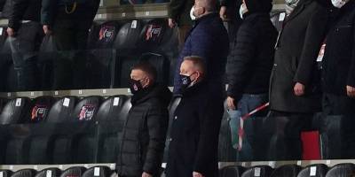 Ahmet Ağaoğlu ve Göksel Gümüşdağ tribünde yan yana