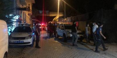 İzmir'de bıçaklı kavga: 2 yaralı