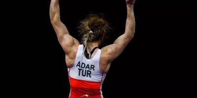 Güreşte kadınlar 76 kiloda Yasemin Adar çeyrek finale çıktı