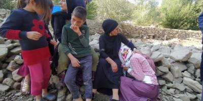 Sele kapılmaktan son anda kurtulan kadın üzerindeki şoku atamadı