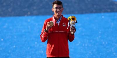 Olimpiyat şampiyonu Mete Gazoz Türkiye'ye döndü