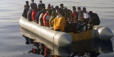 İzmir açıklarında Türk kara sularına itilen 61 sığınmacı kurtarıldı