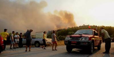 Rodos Adası orman yangını nedeniyle elektriksiz ve susuz kaldı