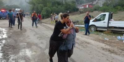 Sütçüler’deki yangında 15 ev zarar gördü, 10 kişi dumandan etkilendi