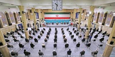 İran'ın yeni cumhurbaşkanı Reisi, mazbatasını dini lider Hamaney'den aldı