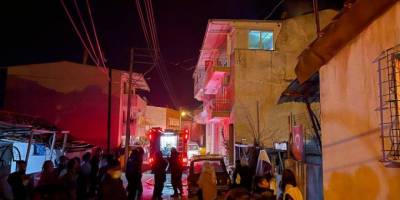 İzmir'de çatı katı yangını korkuttu