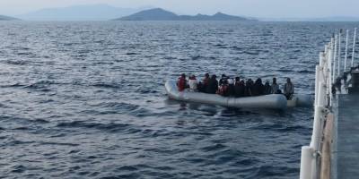 İzmir'de Türk kara sularına geri itilen 34 düzensiz göçmen kurtarıldı