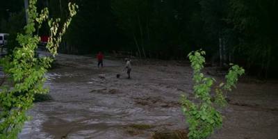 Kahramanmaraş'ta sağanak: Söğütlü Çayı taştı, ev ve iş yerlerini su bastı