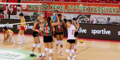 Voleybolda İzmir derbisi Karşıyaka'nın