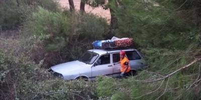 Manisa'da şarampole devrilen otomobildeki 6 kişi yaralandı