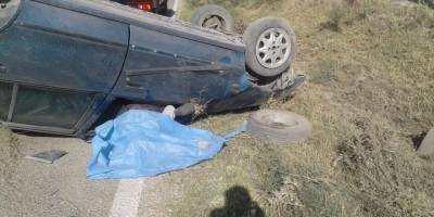 Afyonkarahisar'da otomobilin devrilmesi sonucu bir kişi öldü, bir kişi yaralandı