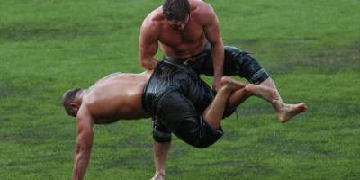 Pamukkale Yağlı Güreşlerinin başpehlivanı Ali Gürbüz oldu