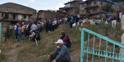 Afyonkarahisar'da eşini ve çocuğunu öldürüp hayatına son veren kişi birlikte toprağa verildi