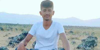 Kamyonetten düşerek altında kalan genç öldü