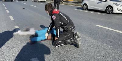 Köpeği kurtarmak isteyen çocuğa araba çarptı