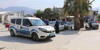 Denizli'de iş yerinin önünde bıçaklanan esnaf ağır yaralandı