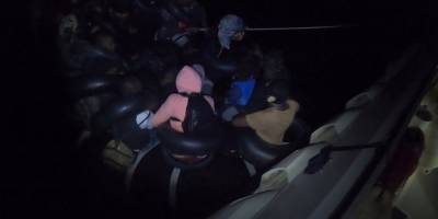 Didim'de sürüklenen lastik bottaki 30 düzensiz göçmen kurtarıldı