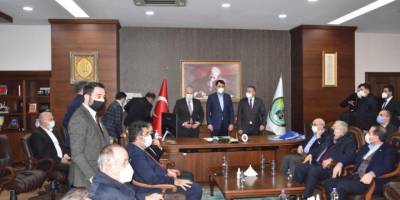 Bakan Kurum'dan Rıza Bey Apartmanı ve Menemen ziyareti