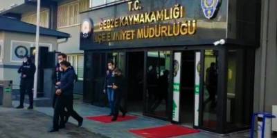 Kendilerini polis ve savcı olarak tanıtıp 215 bin lira dolandırdılar