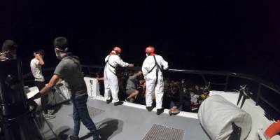 Aydın'da Türk kara sularına geri itilen 83 düzensiz göçmen kurtarıldı