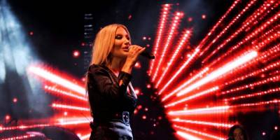 Türkiye MotoFest etkinliğinde İrem Derici ve Cenk Eren sahne aldı