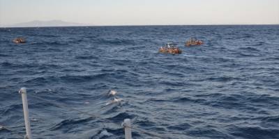 İzmir'de 74 düzensiz göçmen yakalandı