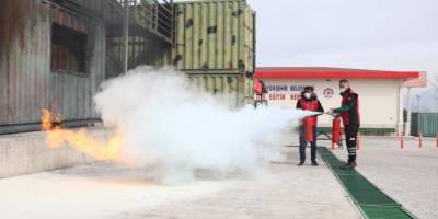 Denizli’de arama kurtarma gönüllülerine yangın eğitimi verildi