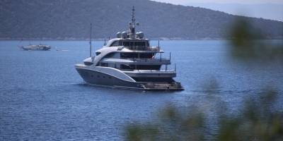 Milyon dolarlık mega yatlar Bodrum açıklarına demir attı