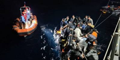 Aydın'da Türk kara sularına geri itilen 84 düzensiz göçmen kurtarıldı