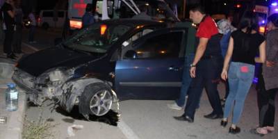 Afyonkarahisar'da iki otomobil çarpıştı: 5 yaralı