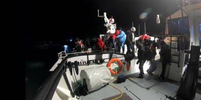 Yunan unsurları tarafından geri itilen 19 düzensiz göçmen kurtarıldı