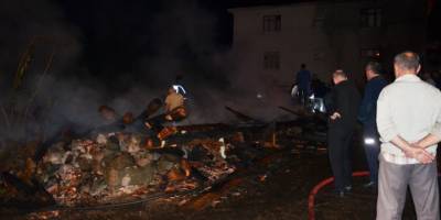 Yangında 2 ahır, 1 ambar ve 2 garaj yeri kül oldu