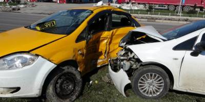 Güvenlik kamerası tarafından kaydedilen kazada 1 kişi öldü, 2 kişi yaralandı