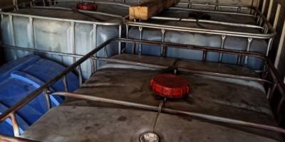 Denizli’de kargo aracı süsü verilmiş kamyonetle kaçak akaryakıt satan şüpheli yakalandı