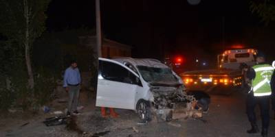 Kamyonet ile hafif ticari araç çarpıştı: 1 ölü, 2 yaralı