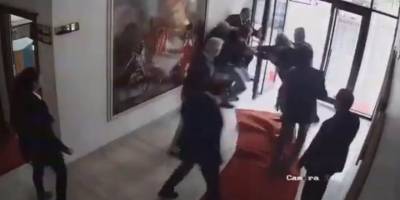 AKP’li Ünsal, aleyhine paylaşım yapan yurttaşı tekme tokat dövdü!