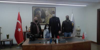 Çöken binadan kurtarılan 7 yaşındaki Azra, Başkan Gökhan Yüksel’i ziyaret etti