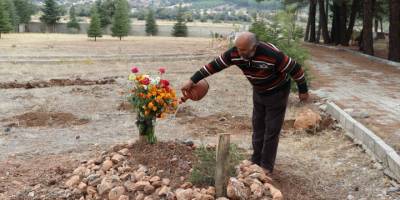 Almanya'da ormanlık alanda kemikleri bulunan kişi, son yolculuğuna uğurlandı