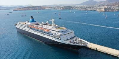 Bahama bayraklı kruvaziyer "Blue Sapphire" 218 yolcusuyla Bodrum'a geldi