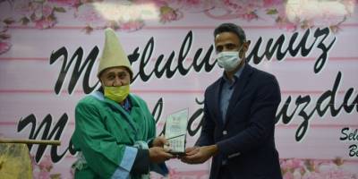 Demirci'de yılın ahisi 52 yıllık terzi Yaşar Öztemel oldu