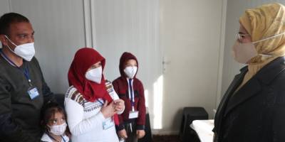 Emine Erdoğan, İzmir’de depremzedelerle bir araya geldi