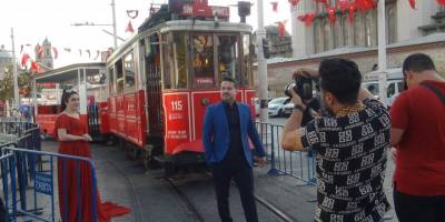 Taksim Meydanı evlenecek olan yabancı çiftlerin gözdesi oldu