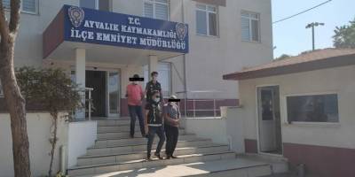 Ayvalık’ta seyyar midye tezgâhında uyuşturucu satan baba oğul suçüstü yakalandı