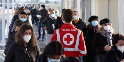 İtalya'da son 24 saatte 9 bin 630 yeni vaka
